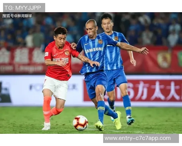 广州恒大队与苏宁激战正酣谁将赢得这场中超巅峰对决